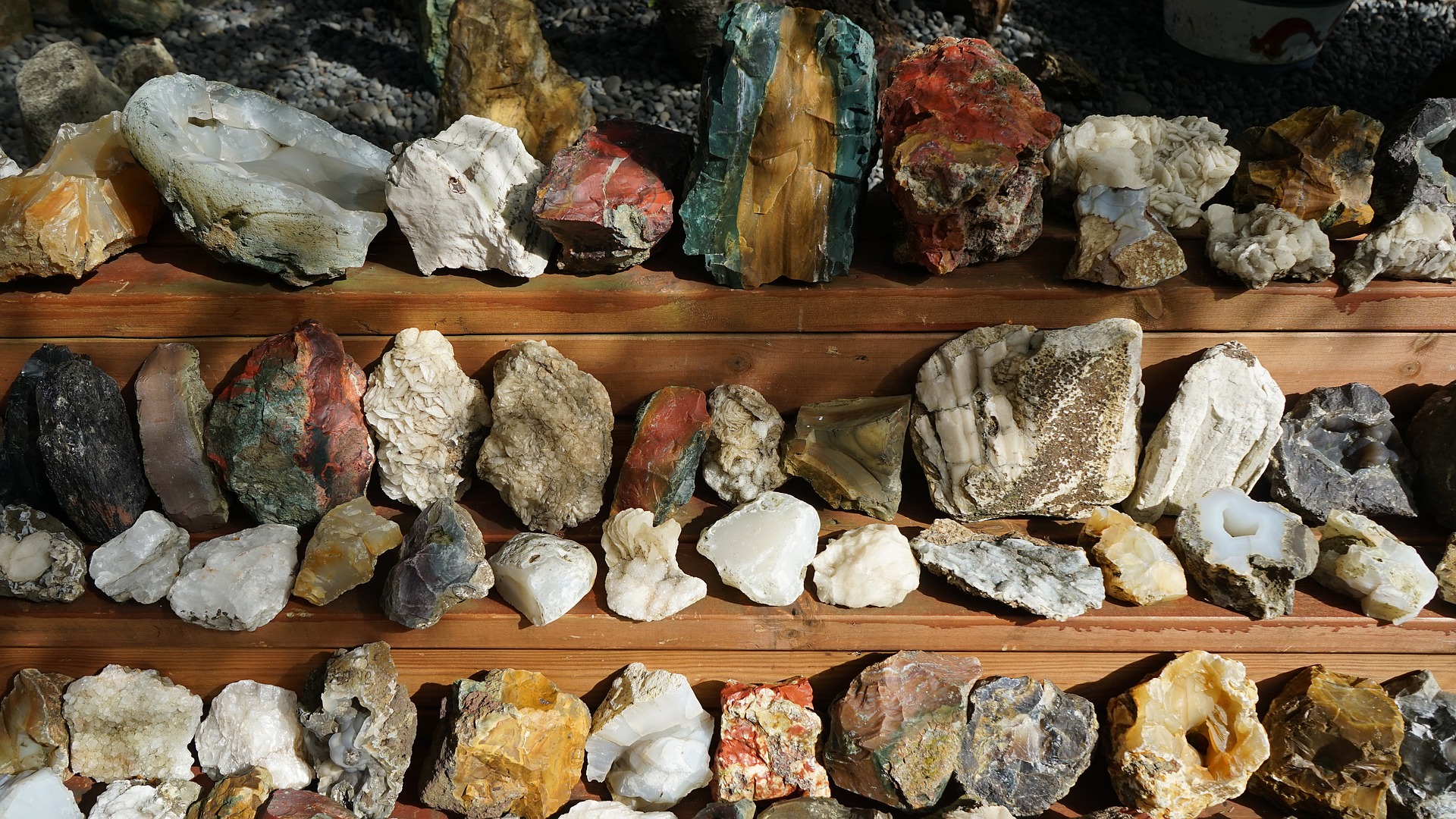 How to start a rock collection. How to collect rocks. how to display a rock collection
