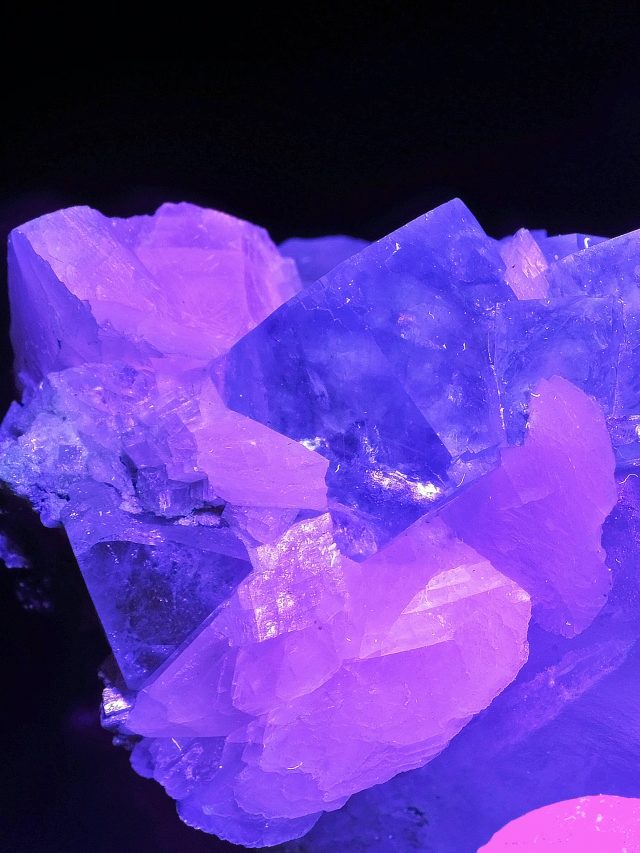 calcite under shortwave ultraviolet light