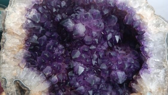 amethyst geode how they form