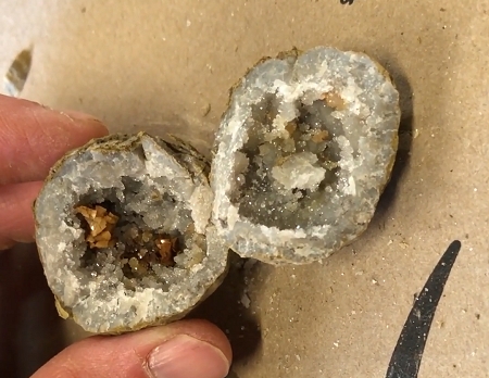 how to crack open keokuk geodes in the field