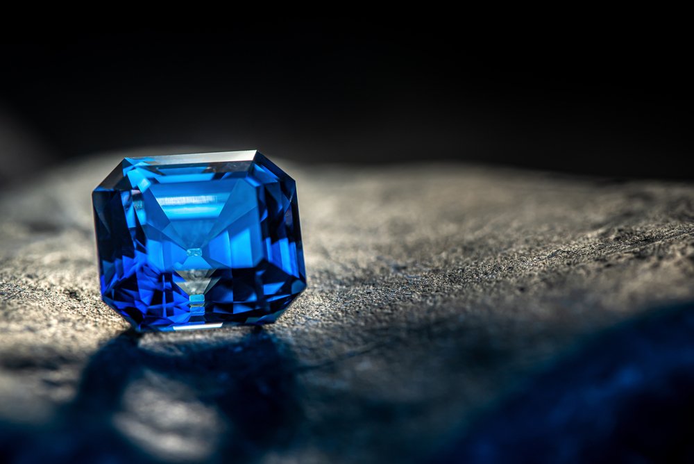 sapphire is a gemstone that changes color in light