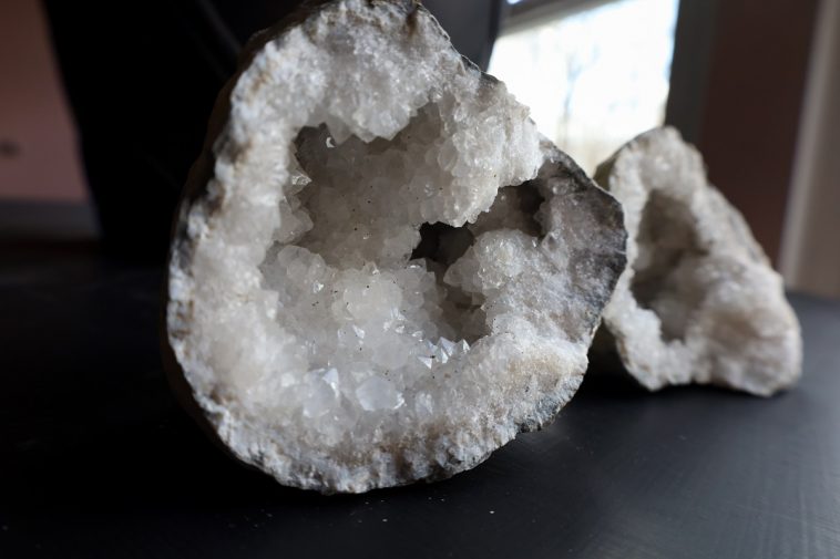 How to Open a Geode With a Chisel: Comprehensive Guide