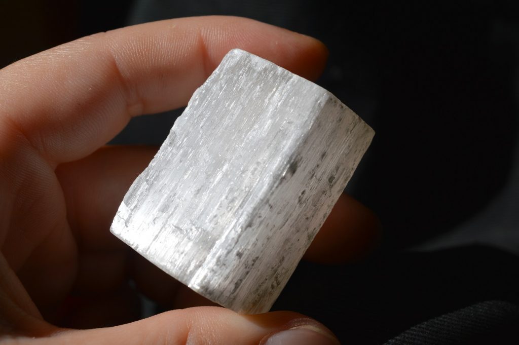 selenite is gypsum mineral found in southern california