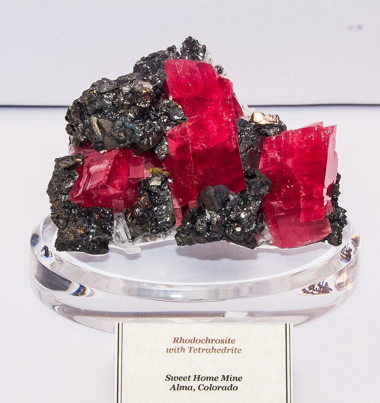 Rhodochrosite in crystal form