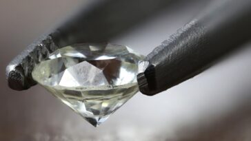 how are diamonds cut