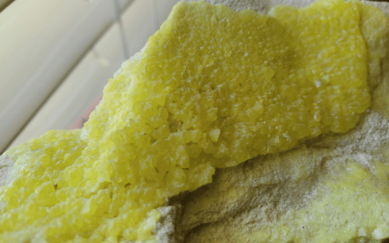 yellow sulfur crystals
