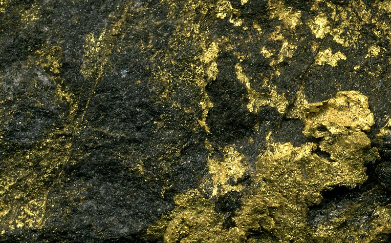 massive amount of gold in basalt 