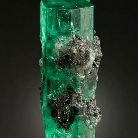 raw emerald crystal